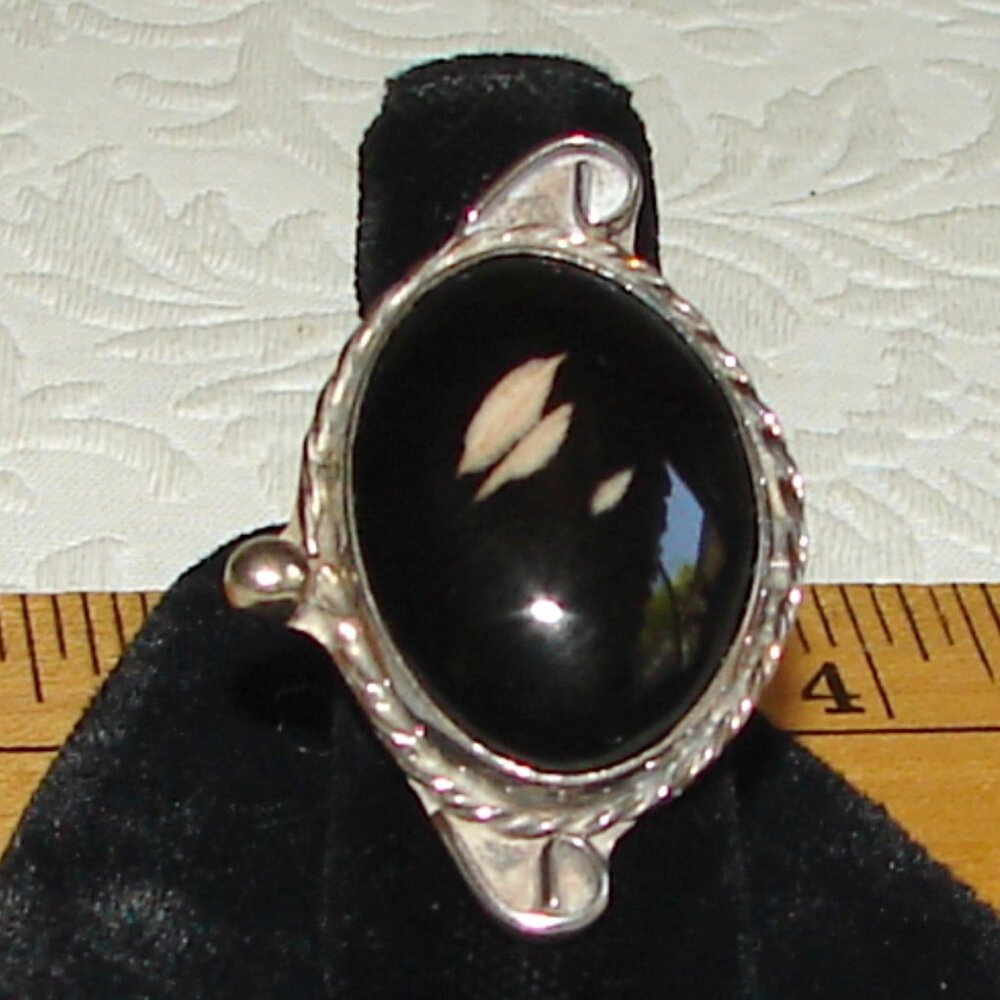 Vtg Native American Navajo Silver RING w/Large Spotted Black Onyx, Sz 6.5 D68